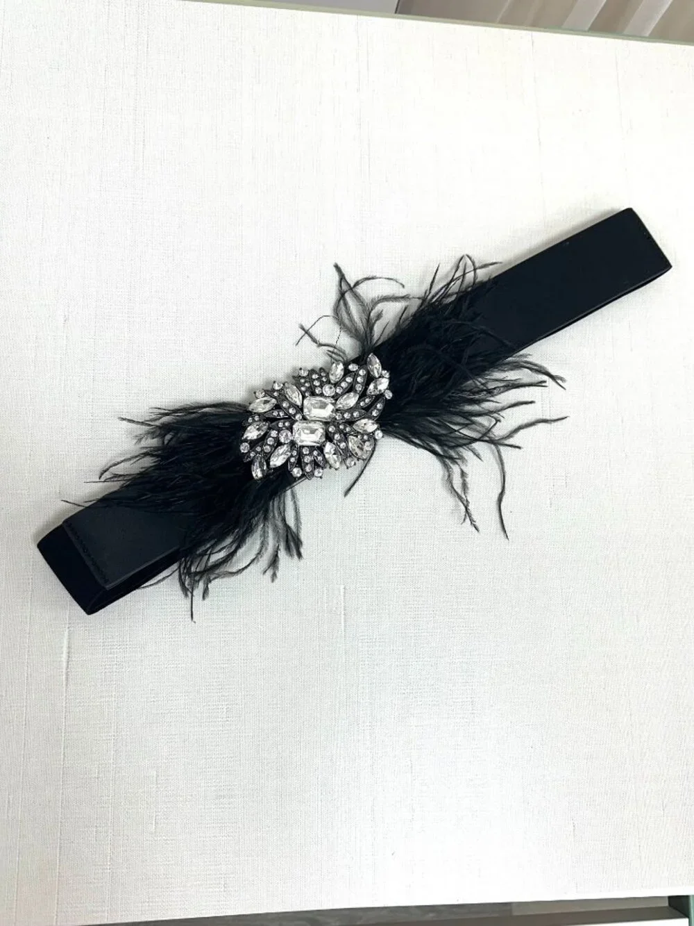 Medium Black Crystal Feather Stretchy White House Black Market Belt